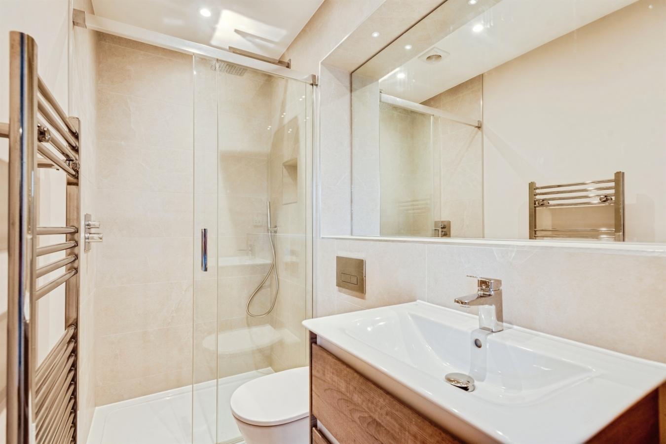 Interior bathroom image- The Larks