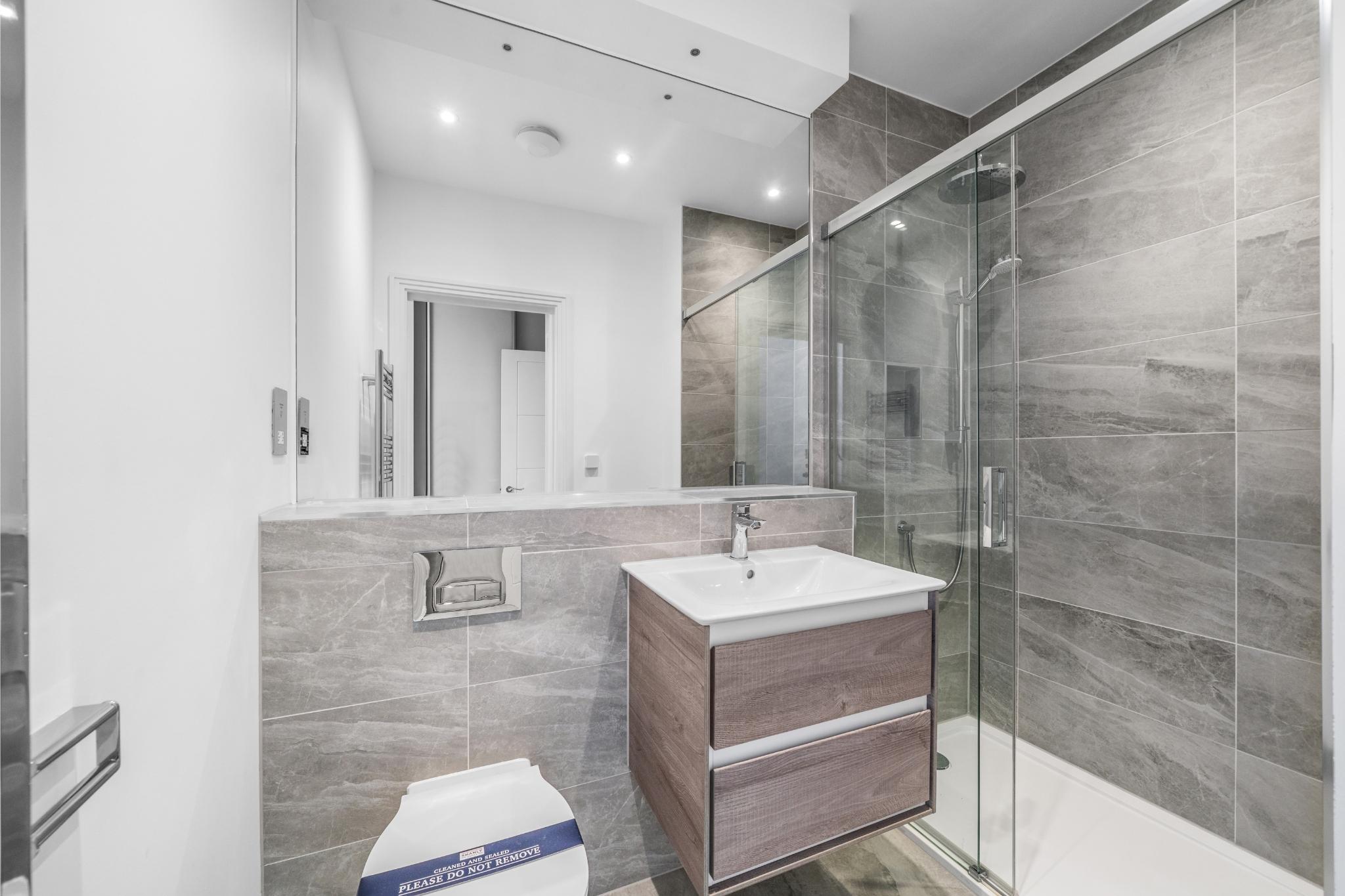 Ensuite Plot 21 Hillgrove House
