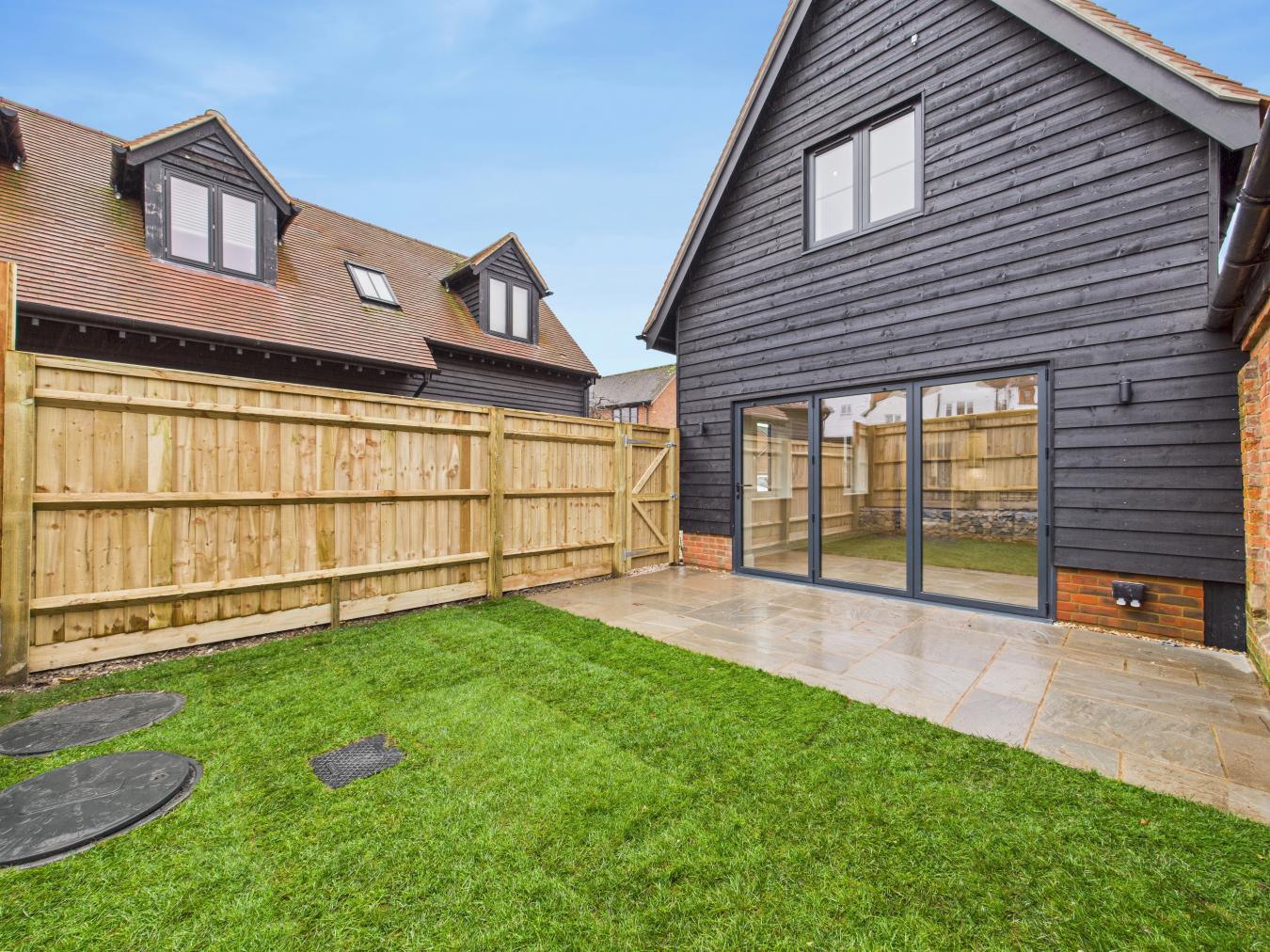 Primrose lodge - external garden