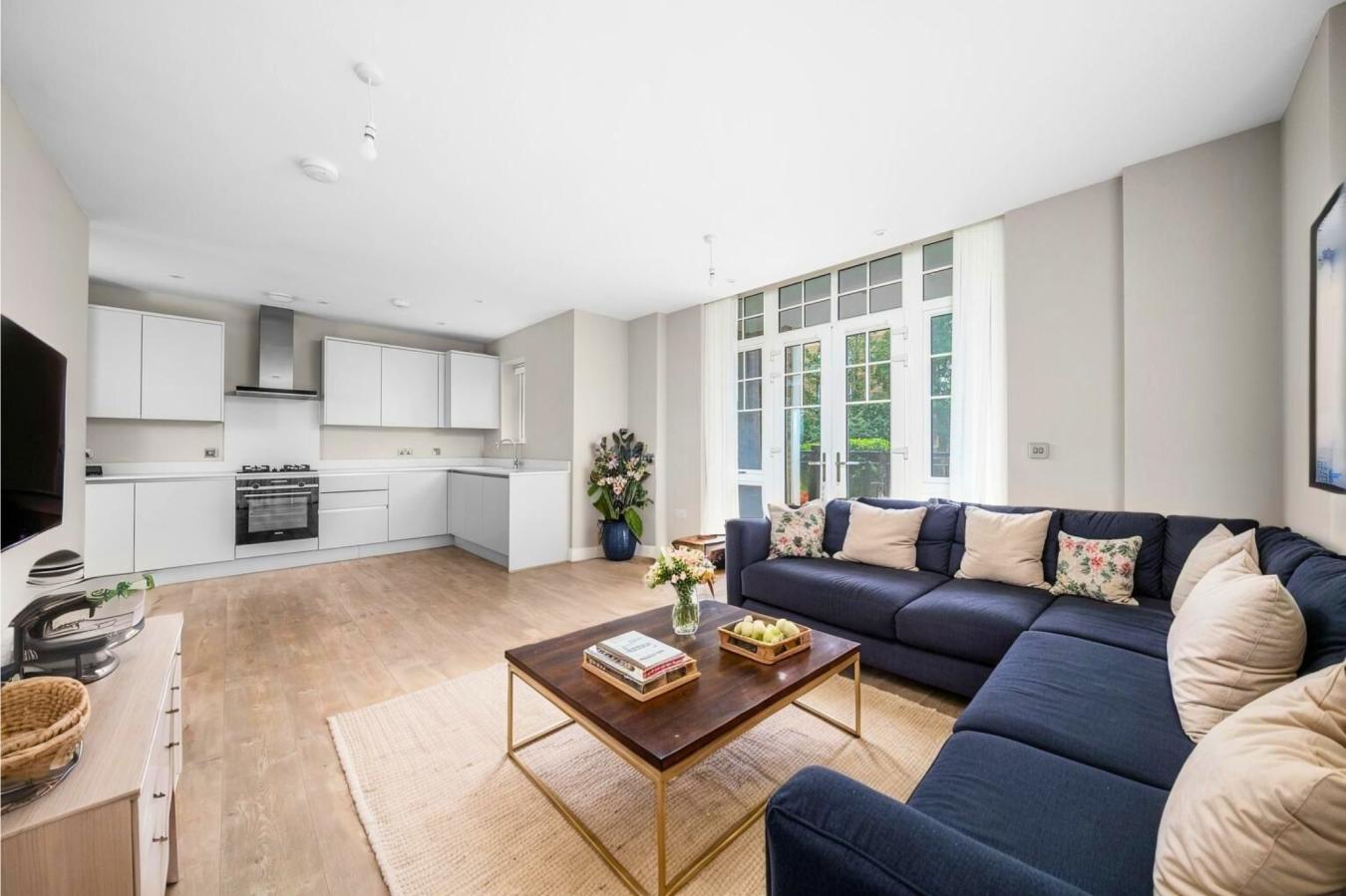 Plot 21 Hillgrove House staged living room